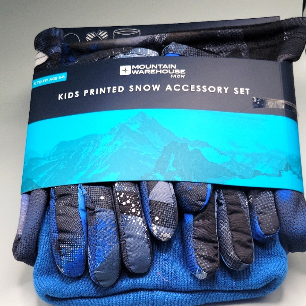 NWT Mountain Warehouse Kids Snow Accessories Set, Hat, Gloves , Nexk Gaiter